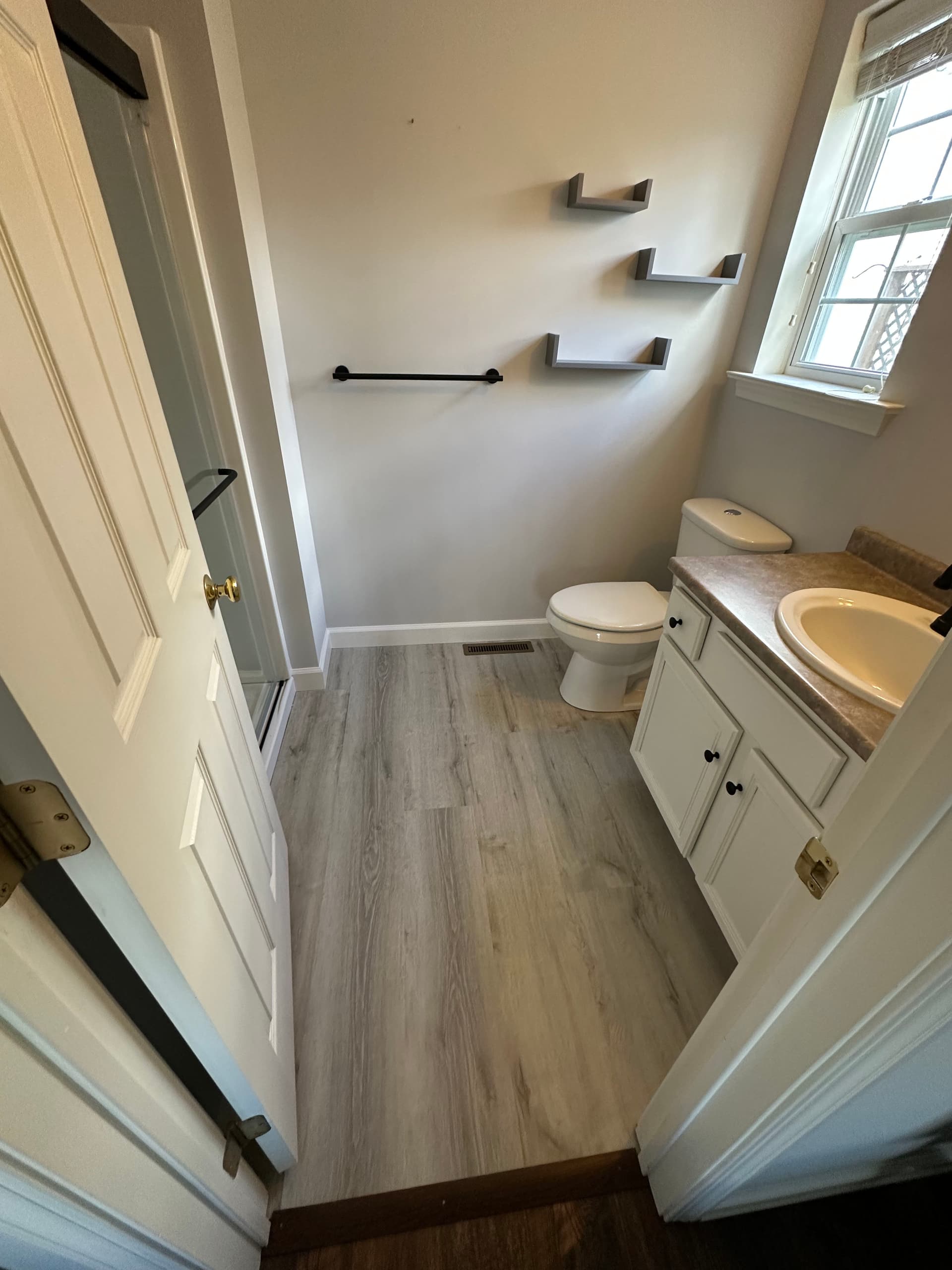Gallery photos for Dated Bathroom Gets a Sharp Modern Upgrade: Image #2