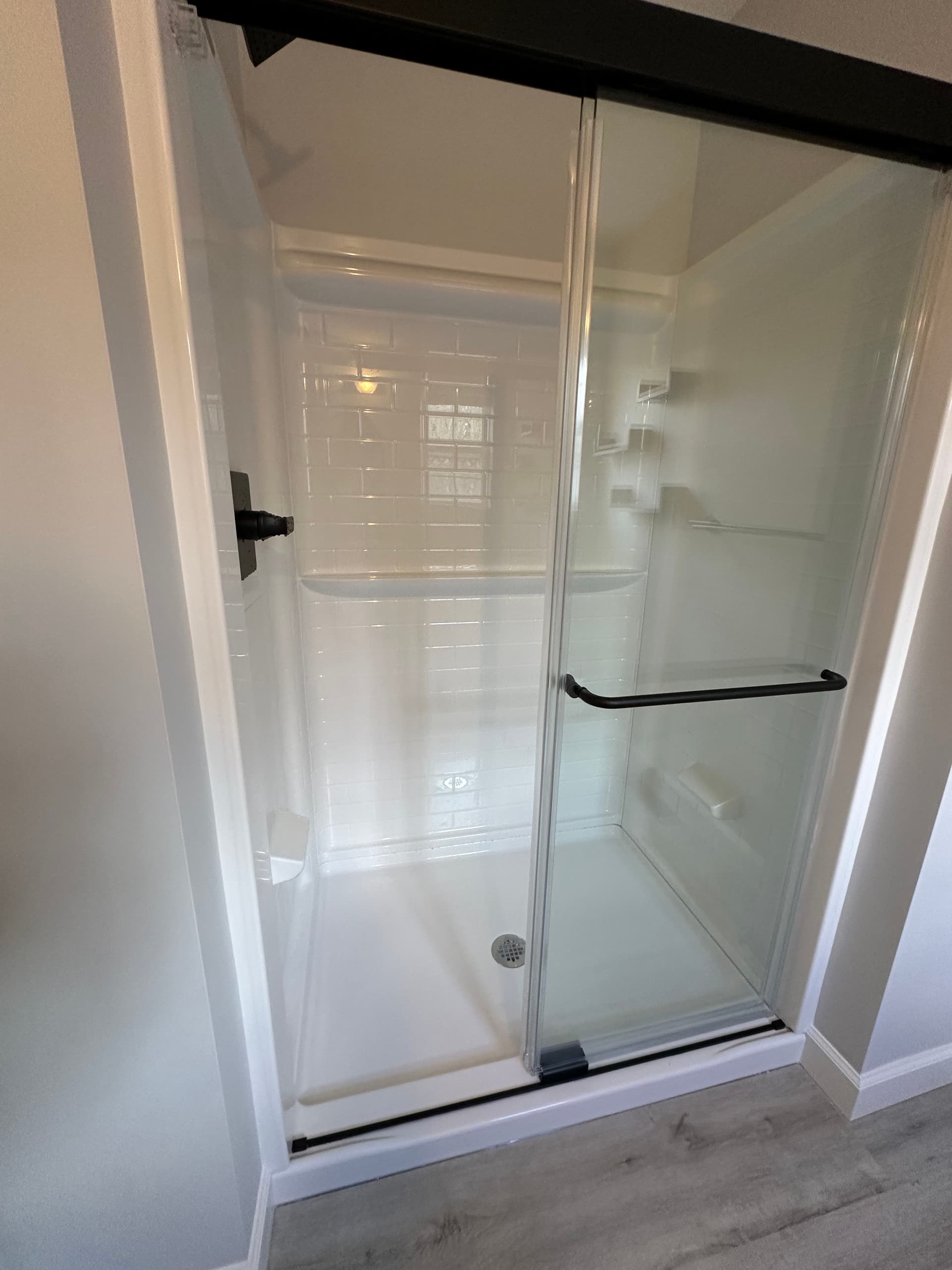 Gallery photos for Dated Bathroom Gets a Sharp Modern Upgrade: Image #4